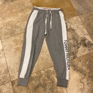 Tommy Hilfiger gray jogger pants size small w/drawstring